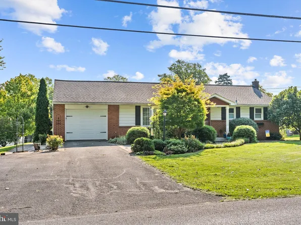 1419 Eden Rd, Lancaster, PA 17601