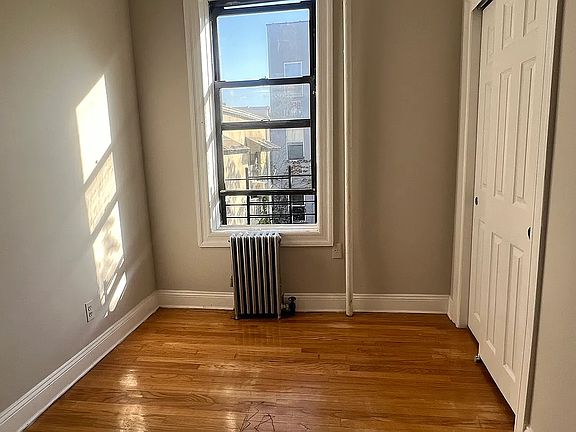 5th image of 30-90 14th St #9