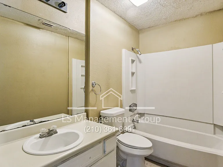 6702 Windsor Holw — Photo 24