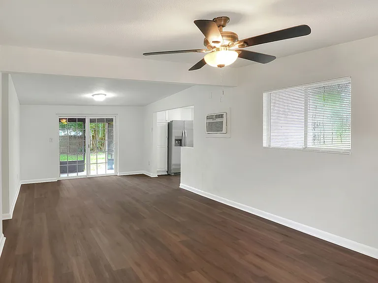3006 Pinedale Ave — Photo 3