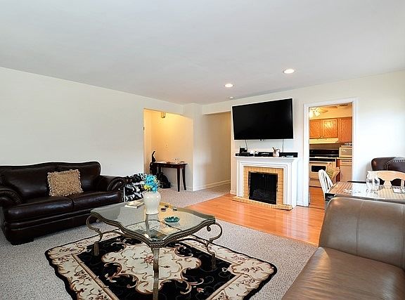5th image of 8414 Christiana Ave
