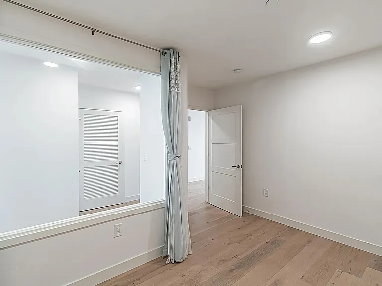 2224 Clement St #104 — Photo 4