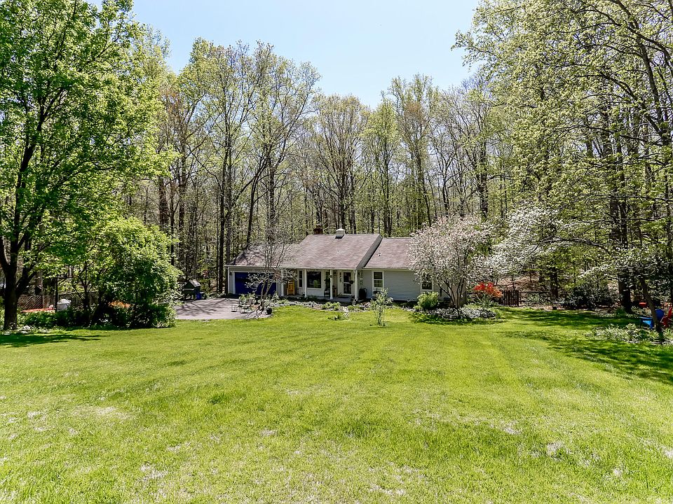 1st image of 6077 Greenway Ct