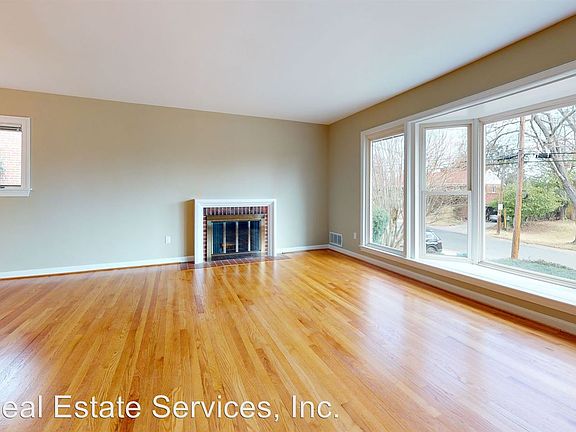 5th image of 9302 Chanute Dr