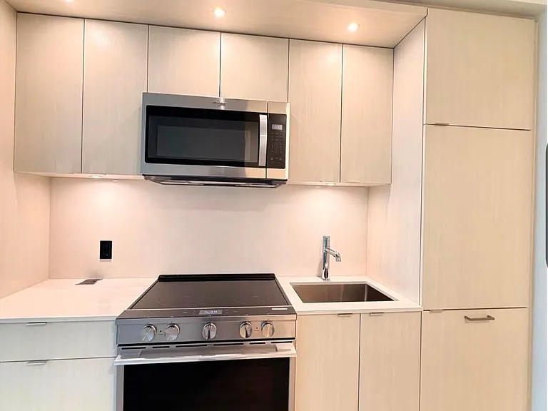 60 Central Park Dr #Penthouse 02 — Photo 11