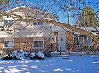 38073 N North Shore Ave, Beach Park, IL