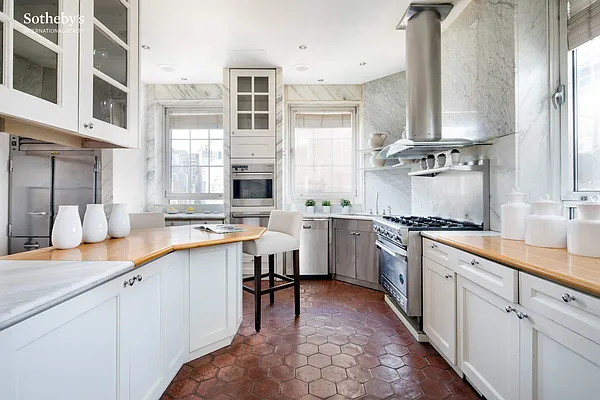 Sold by Sotheby's International Realty | media 7