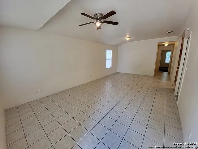 2 bed, 2.0 bath, 1000 sqft, $1,200 — Photo 2