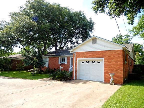 4th image of 1005 Hilltop Dr