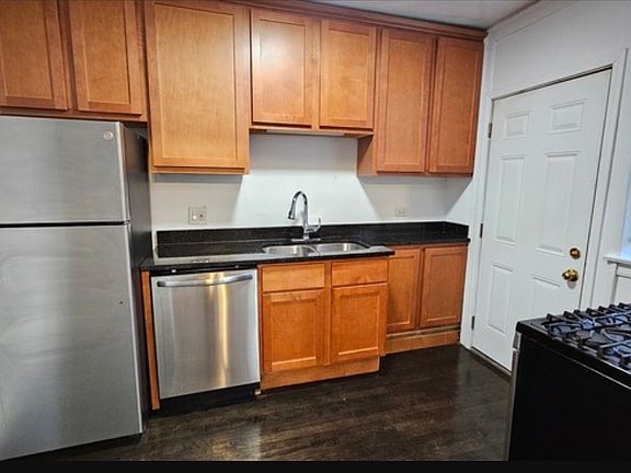3rd image of 6643 N Francisco Ave #3
