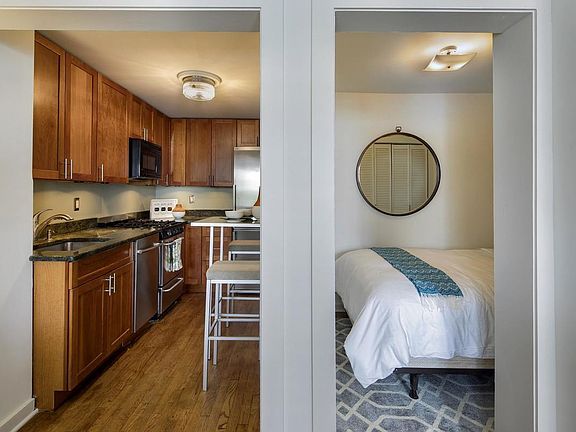 2nd image of 717 Washington St #2EF