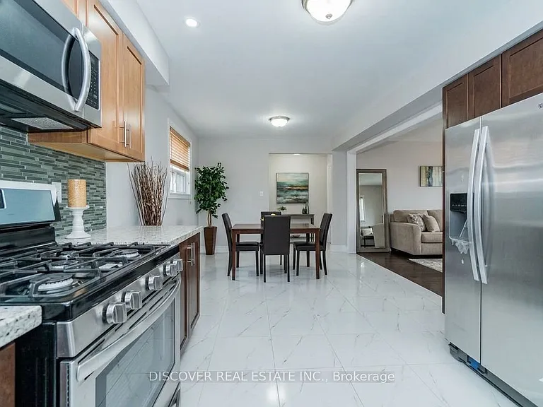 14 Donata Dr — Photo 5