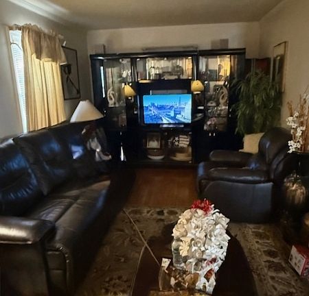 4th image of 2745 Vauxhall Rd