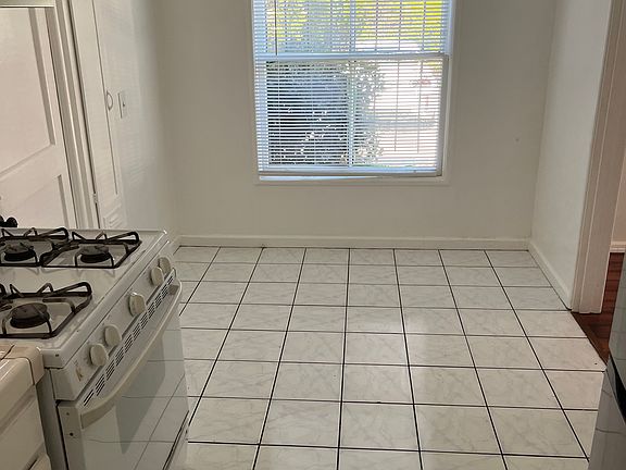 3rd image of 6020 Macarthur Blvd #6026