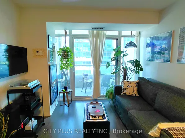 85 E Liberty St #530, Toronto, ON M6K 0A2