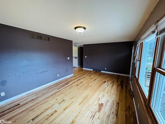 5th image of 1011 N Mulberry St