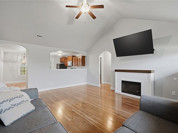 5th image of 3991 Cottonwood Spring Cv