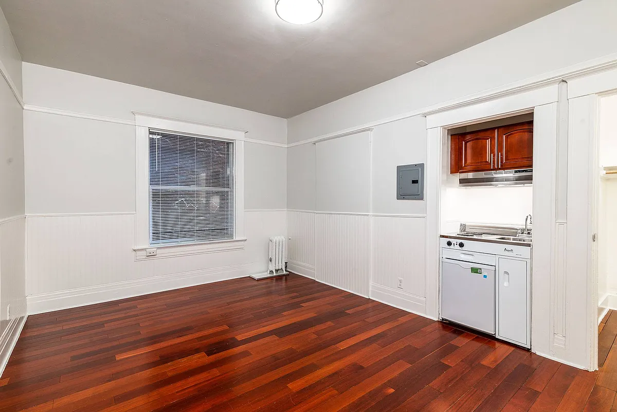 Building Photo - 1008 Larkin