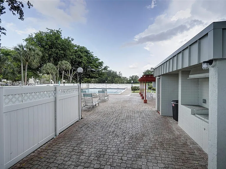 3100 W Rolling Hills Cir #403 — Photo 6