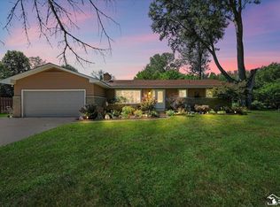8417 Saratoga Dr, Lambertville, MI 48144