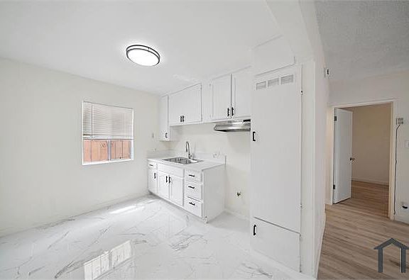 2nd image of 8633 Denver Ave APT 1