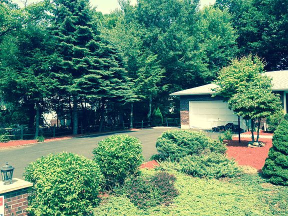 3rd image of 67 Mountain Dr