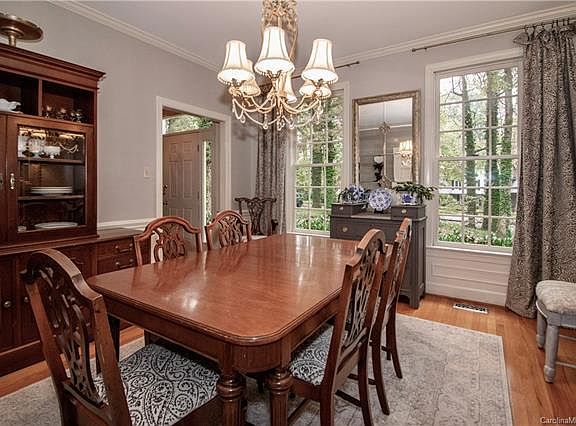 3rd image of 3229 Wentworth St