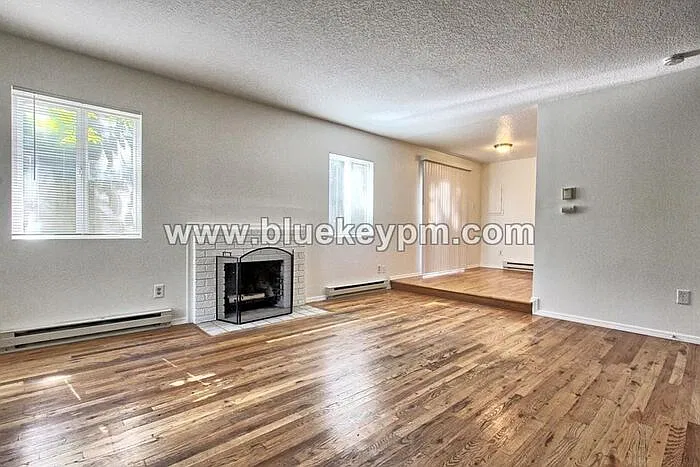 2 bed, 1.0 bath, 890 sqft, $2,395 — Photo 3
