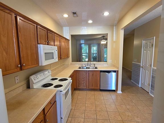 4th image of 133 Olde Towne Way Unit 5