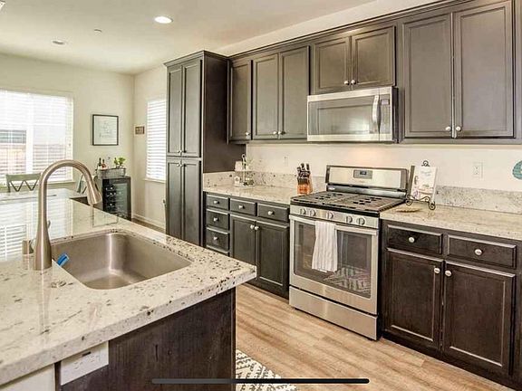 3rd image of 1160 Dartmouth Cir