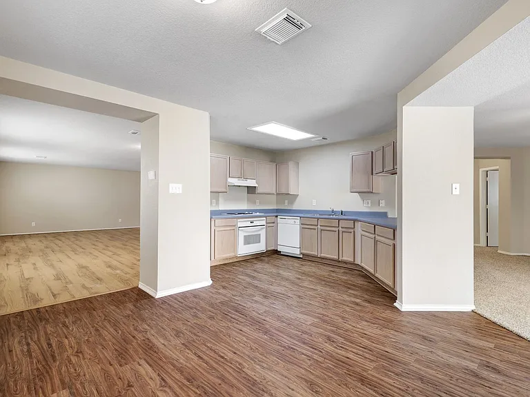 10331 Manor Crk — Photo 10