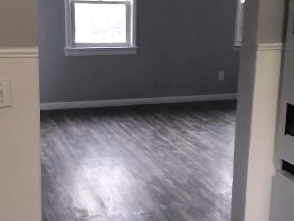 3rd image of 304 Sunset Ave