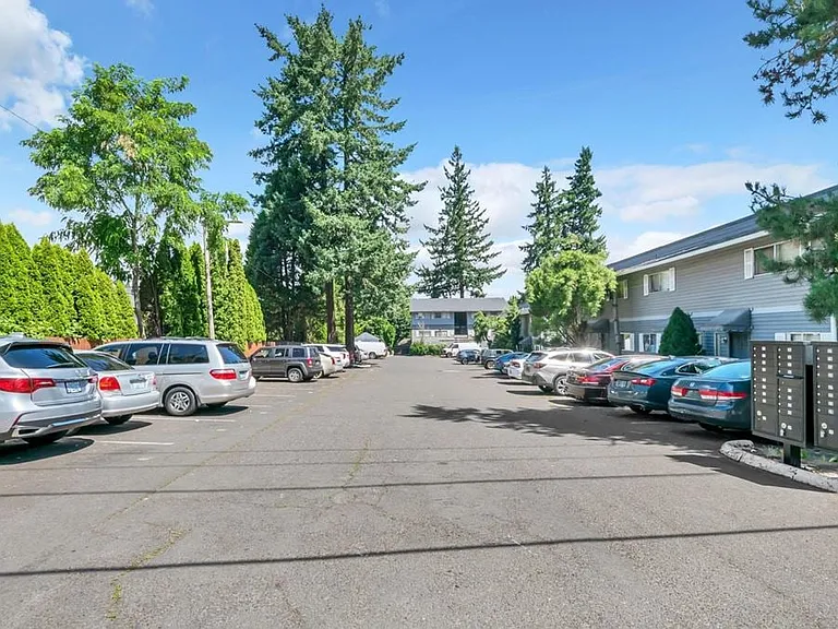 Aurora Park Apartments — Photo 4