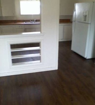 Kitchen & breakfast bar