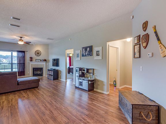 5th image of 221 Mahogany Bay Dr