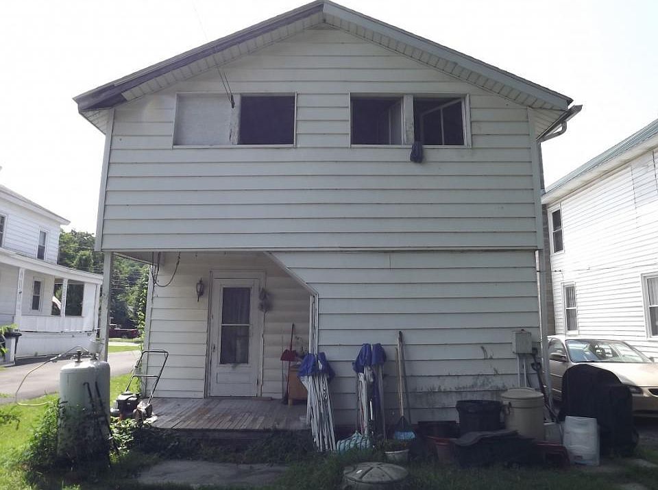 2nd image of 720 Main St