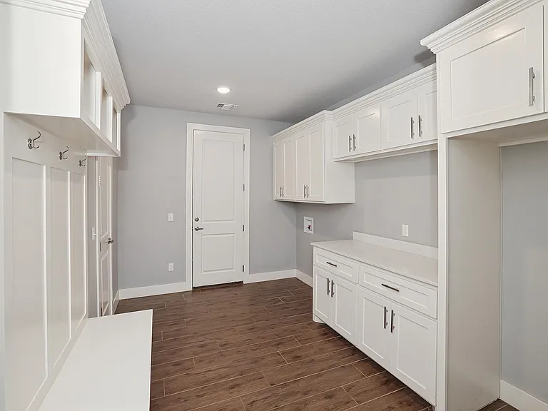 9240 Highland Springs Dr — Photo 21