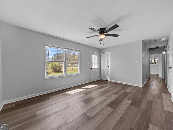 4th image of 1231 Salem Rd