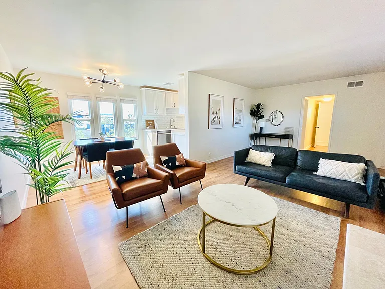 211 E California Ave — Photo 10