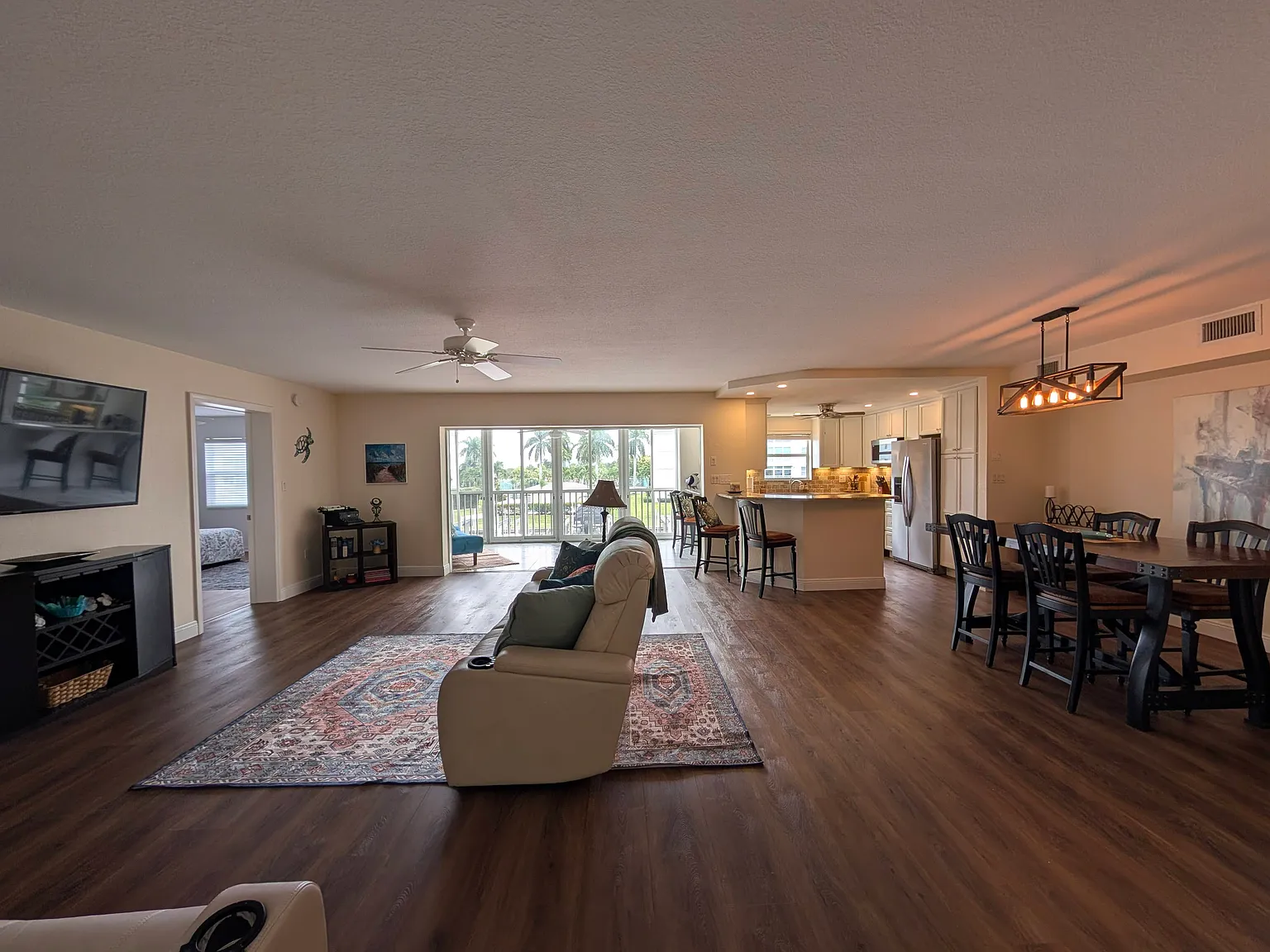 3 bed, 1932 sqft, $4,000 — Photo 4