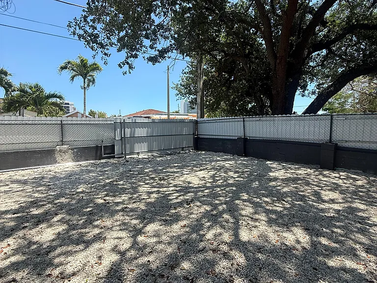 2800 NW 4th St #4 — Photo 7