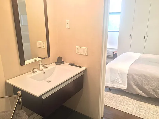 Rented by Manhattan Realty Group | media 21