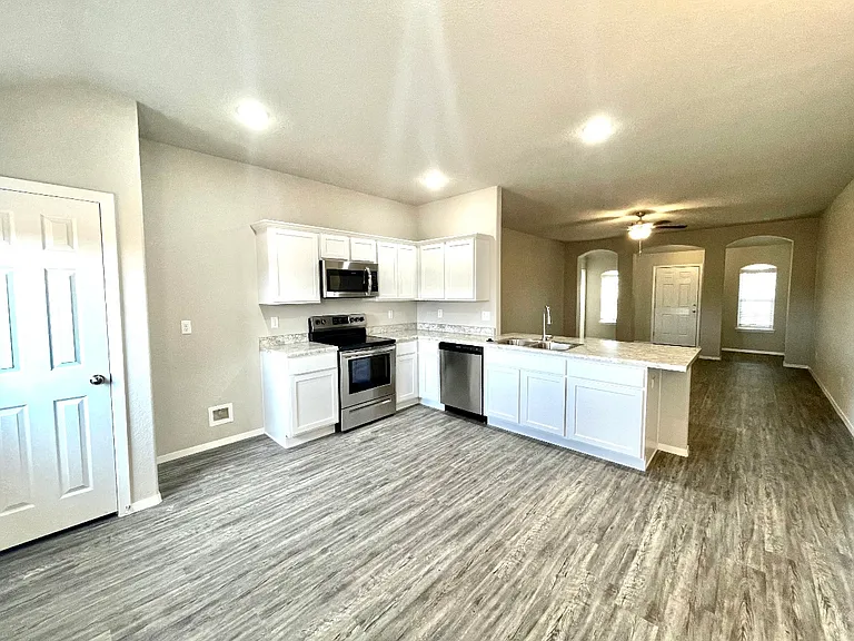 6804 Chalkstone Rd — Photo 8