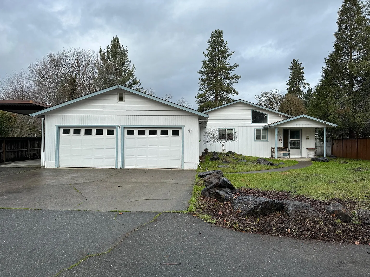414 NW Manzanita Ave photo 1