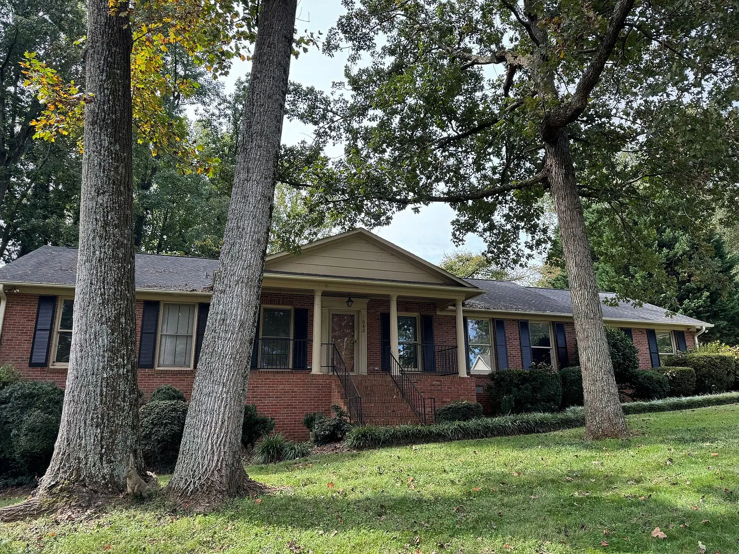 Four Bedroom Brick Home in Denver with finished basement and Seasonal Lake Views! — Photo 1