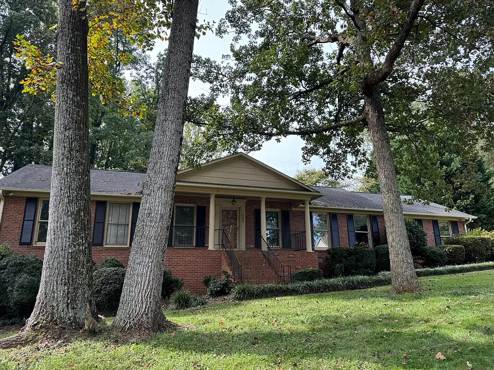 7942 Lake Vista Dr