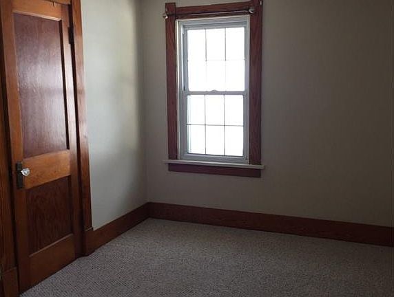 3rd image of 324 Eleanor Ave