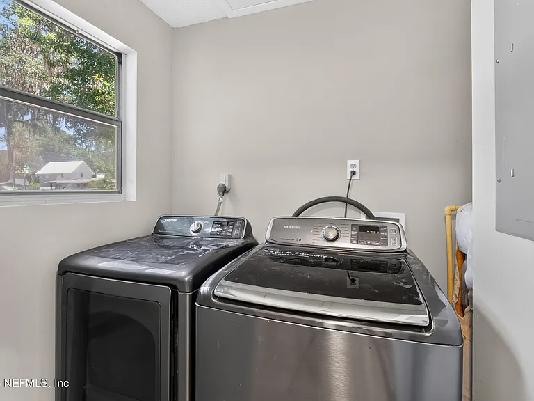 417 S Pine Ave — Photo 43