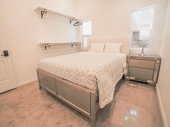 5th image of 6929 De Soto Ave #3-1