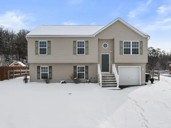 145 Eisenhower Cir, Inwood, WV 25428